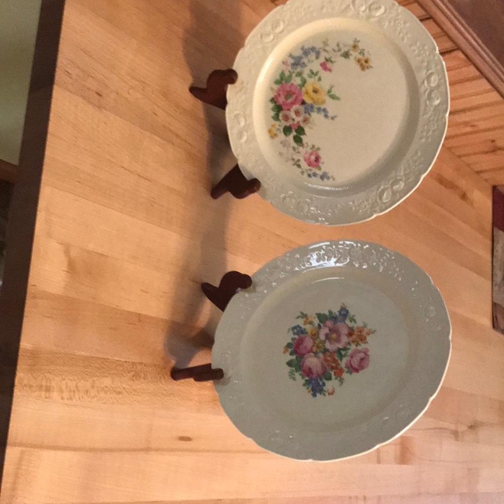 Cream and White Floral Dinnerware Set with Scalloped Rim